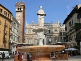 Piazza delle Erbe. Sumber: Koleksi pribadi
