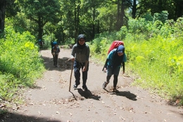 Para Mahasiswa Pecinta Alam yang hendak mendaki puncak gunung Gamalama Ternate