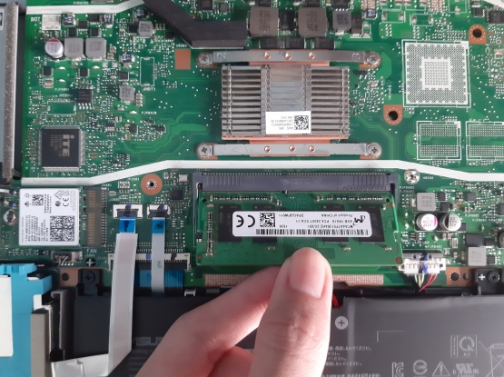 Pasang RAM pada laptop