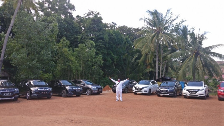 Parkir Mobil di penuhi-koleksi pribadi