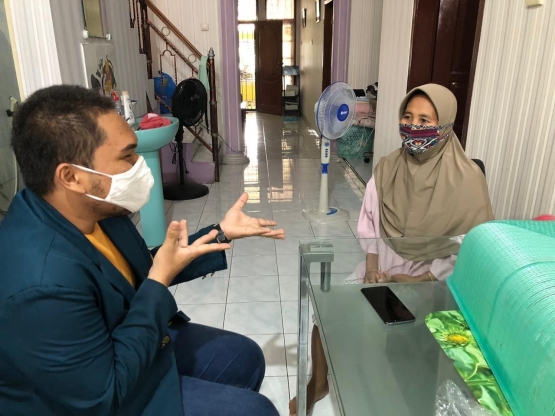 (29/7) Monitoring langsung dengan Bu Tini, warga RW 013 Villa Tangerang Indah, terkait program kerja-dokpri