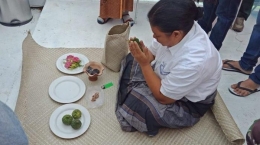 Sebuah upacara yang sedang dilaksanakan oleh seorang Datu atau dukun| tobatabo.com