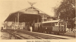 Sumber Gambar: Buku Peringatan dari Staatsspoorwegen-en Tramwegen di Hindia-Belanda 1875-1925 via Wikipedia