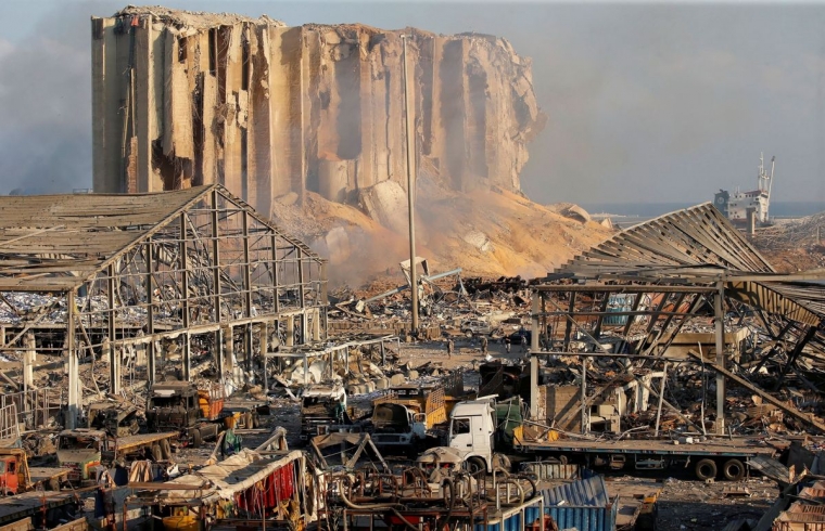 Skala keruskan akibat mega blast ini memang sangat masif. Photo: Mohamed Azakir/Reuters