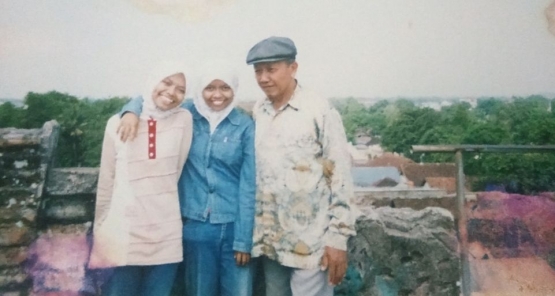 Foto bersama pemandu Taman Sari. Dokpri