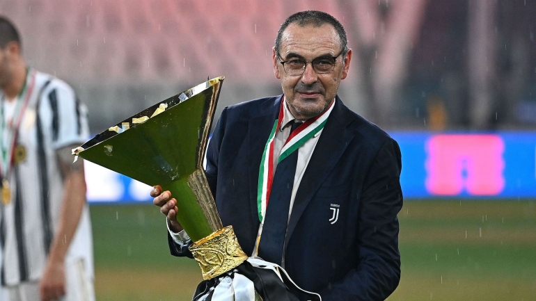Maurizio Sarri, membawa Juventus meraih gelar Scudetto Serie A Italia usim 2019/20. Sarri memperpanjang dominasi pelatih Italia yang memenangi Liga Italia dalam 10 tahun beruntun/Foto: Goal.com