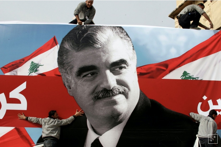 Poster Mantan PM Rafik Al Hariri. Sumber: REUTERS / Mohamed Azakir