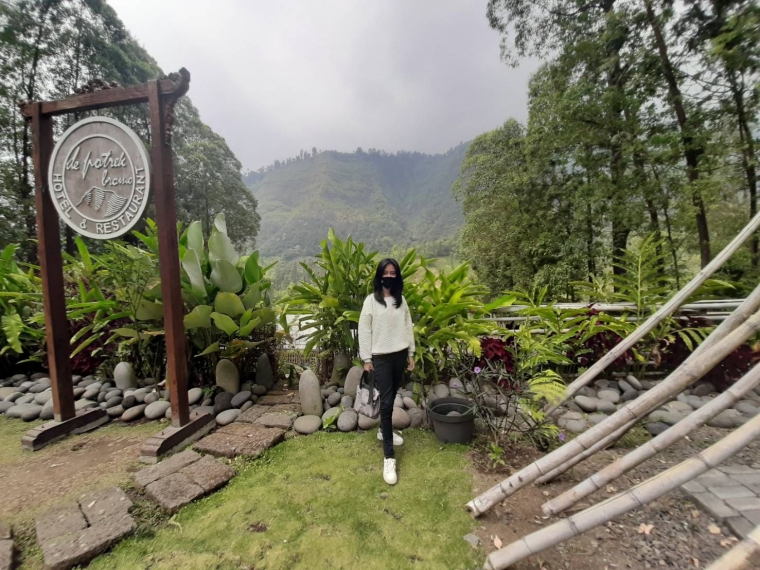 Kabutnya agak tebal, jadi bukit-bukit di belakang kurang jelas | dokpri