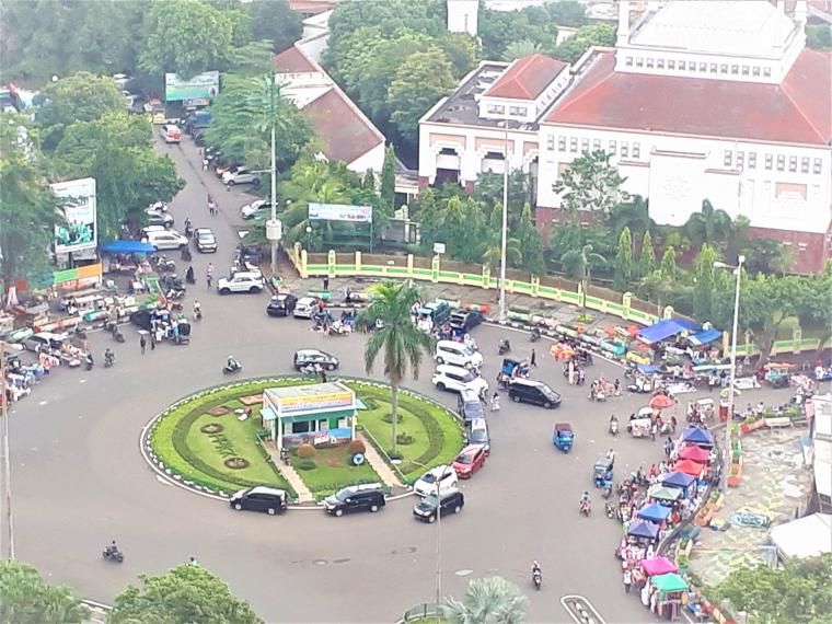 Masjid Akbar di Kemayoran Jakarta Pusat yang lokasinya berhadapan dengan kediaman kami di Boulevard (dok pribadi)
