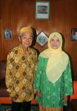 Paseway P bersama istri, Hajrah Silang. Pasangan yang sama-sama aktif ber-Muhammadiyah (Foto: Dokumen Pribadi)