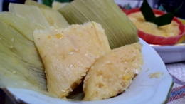 Ada sensasi manis kletis dari jagungnya. Gurih dari kelapa. Petjah! Lezato! (Foto: Wahyu Sapta).