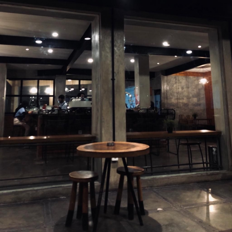 Baked and Brewed Coffee & Kitchen, salah satu coffee shop di kota Bogor yang mengurangi jumlah pengunjung selama masa Pandemi Covid - 19. 