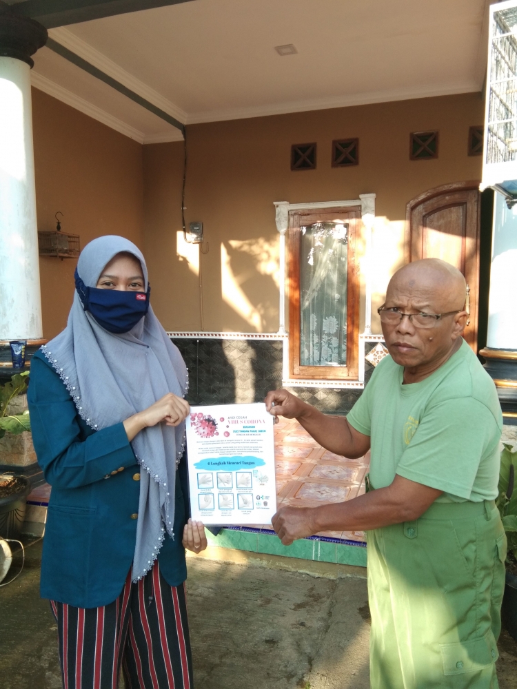 foto-kegiatan-penempelan-poster-cuci-tangan-1-5f2d39c2d541df02bd1ac914.jpg