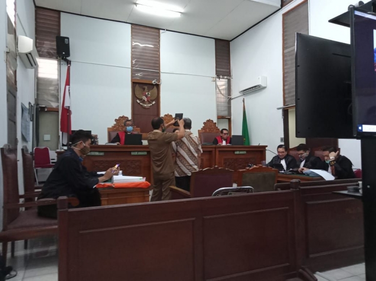 Ahli Hukum Dr Dian Adriawan Daeng Tawang SH MH saat menjadi saksi dalam persidangan. Dokpri.