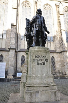 Patung Johann Sebastian Bach, Sumber https://en.wikipedia.org/ 