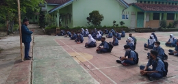  Gambar 1. Sosialisasi tentang protokol kesehatan kepada siswa kelas 9 di SMPN 5 SA Rembang (Dokpri)