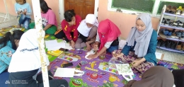 Minggu (2/8) Pelatihan Pembuatan Tas Ecoprint untuk Anak-Anak RT 003 Desa Penanggulan