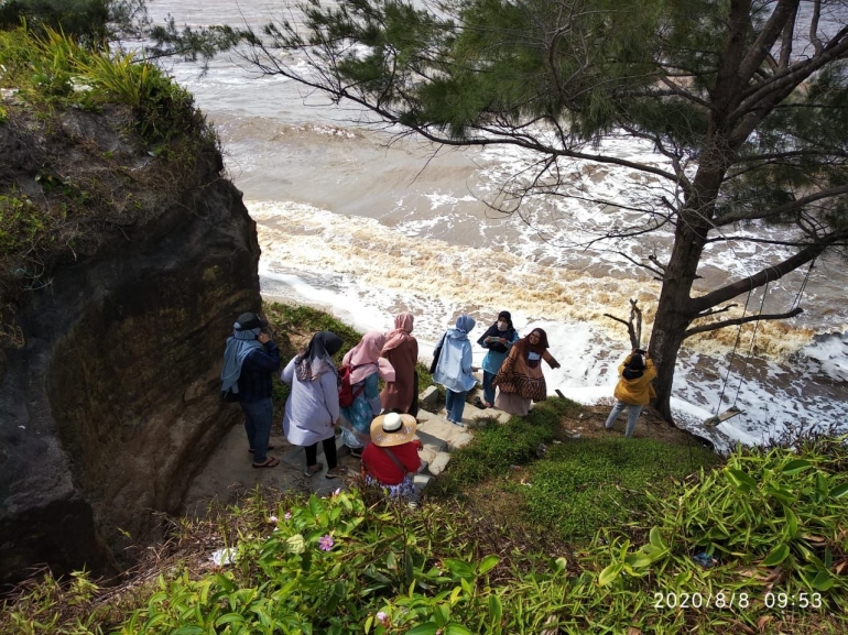 Di salah satu titik antara Ujung Pandaran dengan Kuala Pembuang