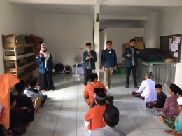 Suasana bermain bersama anak-anak di Panti Sosial Asuhan Anak Nurul Mursyid