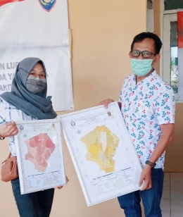 Pemberian Hasil Pemetaan kepada Kepala Desa Pai, Kota Makassar, 10 Agustus 2020