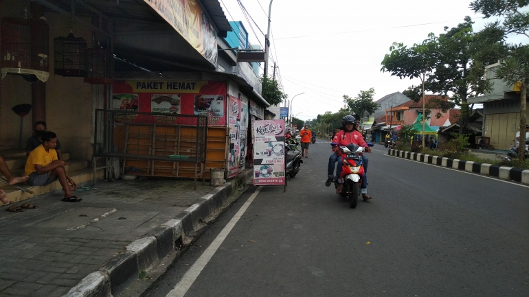 Trotoar ditumbuhi Warung (dokpri)