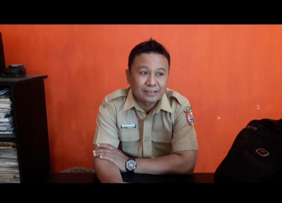 Gambar 3. Wawancara dengan Sekdes mengenai pencapaian program kerja dan evaluasi