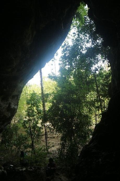 Salah satu gua penguburan di Pulau Selu, Tanimbar Barat. Maluku Barat Daya. Sumber: Dokpri/Balar Maluku