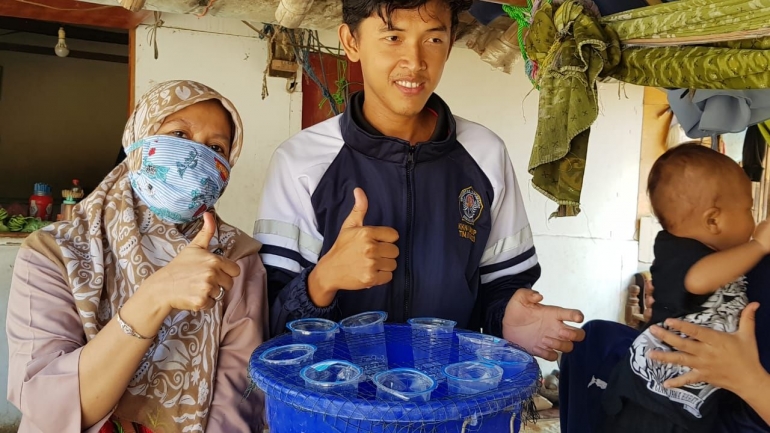 Edukasi Budikdamber kepada ibu rumah tangga di Desa pesisir Cirebon