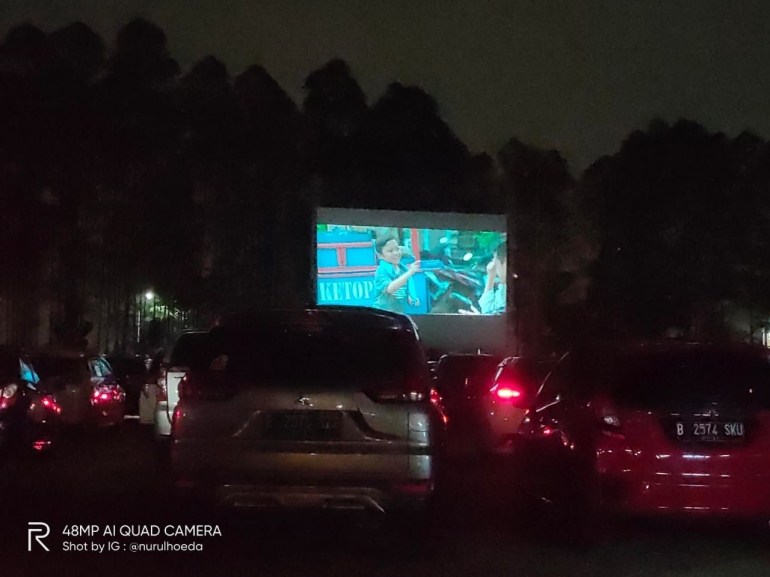 Drive in Senja : Nonton Bioskop di Dalam Mobil