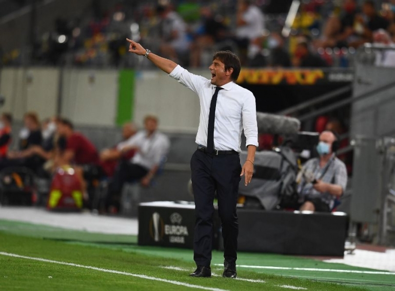 Pelatih Inter Milan, Antonio Conte saat laga Inter kontra Bayer Leverkusen pada perempat final Liga Europa 2019-2020.. Foto: Inter.it 