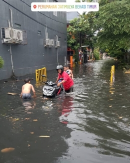 Banjir Genangi Perumahaan Di Bekasi, Foto: instagram/infobekasi.coo