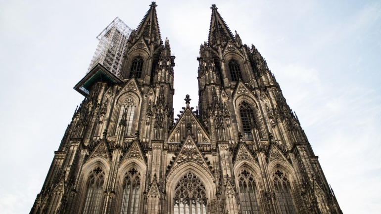 Katedral Koln (Cologne) adalah landmark Kota Koln sekaligus menjadi simbol di logo klub FC Koln. Gambar: Pexels.com/F4Bi
