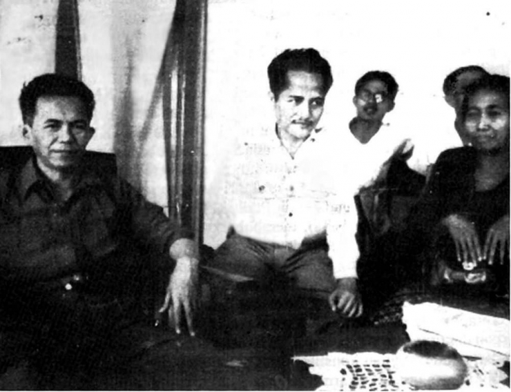 Tan Malaka dan Soekarni di Rengasdengklok, 16 Agustus 1945. Sumber : idntimes.com
