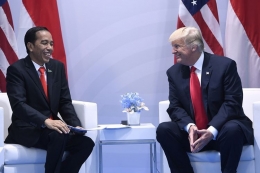 Donald Trump & Jokowi (sumber foto : internasional.kompas.com)