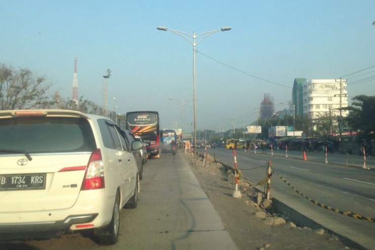 Potret Jalan Daendels di Semarang, tahun 2018.  KOMPAS.com/NAZAR NURDIN