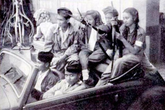 Perempuan kombatan dalam Perang Kemerdekaan. Sumber : koransulindo.com