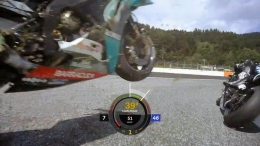 Penampakan motor Morbidelli yang nyaris menghantam Valentino Rossi. Gambar: Motogp.com