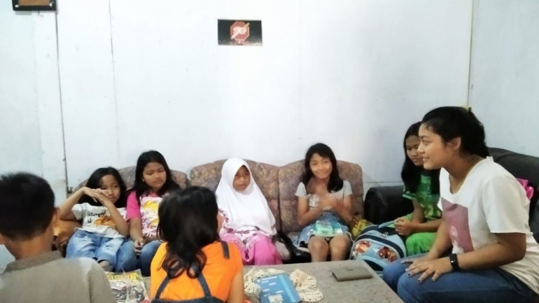 Pendidikan karakter oleh Mahasiswi Keperawatan Universitas Kristen Satya Wacana