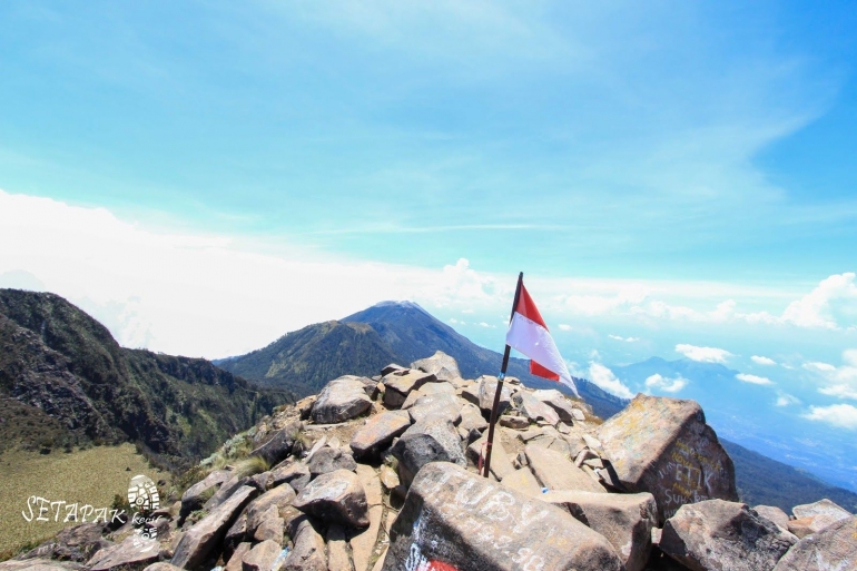 Ilustrasi merayakan 17 Agutsu di gunung (Sumber: tigadewaadventureindonesia.com)