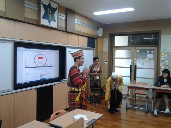 Presentasi tentang Indonesia di Korea. Sumber: dokumentasi pribadi.