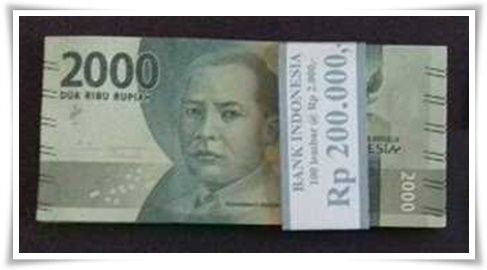 Satu bundel uang baru nominal Rp 2.000 (Dokpri)