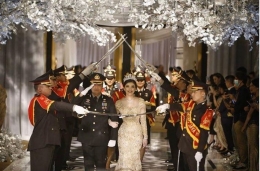 Suasana pesta pernikahan seorang pejabat kepolisian di masa pandemi Covid-19, contoh kemiskiban sosial (Foto dari: mediaindonesia.com)
