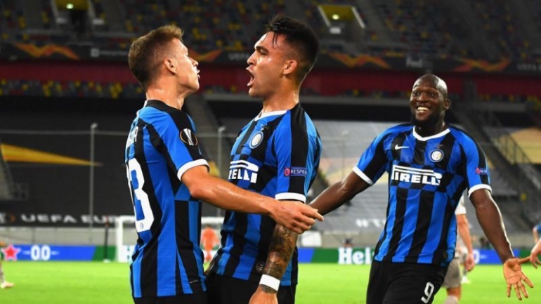 Lautaro Martinez (tengah) dan Romelu Lukaku (kanan) membawa Inter Milan ke final Europa League. Keduanya mencetak dua gol saat Inter menang 5-0 atas Shakhtar Donetsk di semifinal dini hari tadi/Foto: https://sports.yahoo.com/