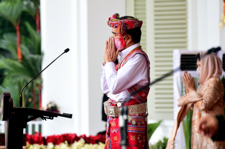 Presiden Jokowi menggunakan pakaian adat Kabupaten Timor Tengah Selatan | Biro Setpres RI