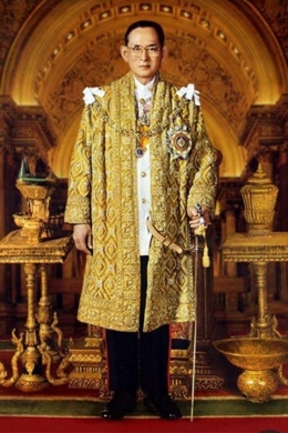 Raja Bhumibol sangat dicintai rakyat Thailand. Sumber : The Royal Embassy of Thailand