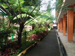 Koridor sekolah yang asri di SMP Santa Mari Kabanjahe (Dokpri)