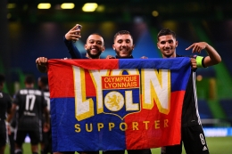Selebrasi pemain Lyon untuk suporter mereka setelah lolos ke semifinal Liga Champions 2019/20. Gambar: Twitter/ChampionsLeague