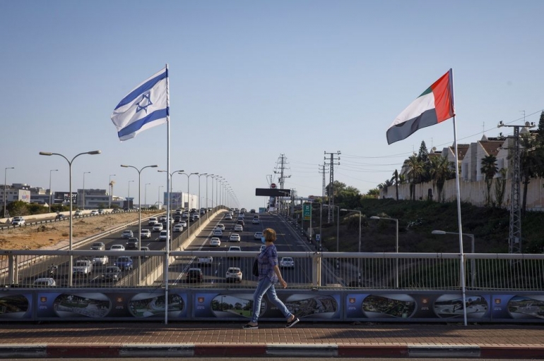 Bendera UEA dan Israel, sumber: bloomberg/Kobi Wolf