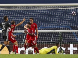 Lewandowski dan Thomas Mueller merayakan gol Serge Gnabry I Gambar : Guardian News