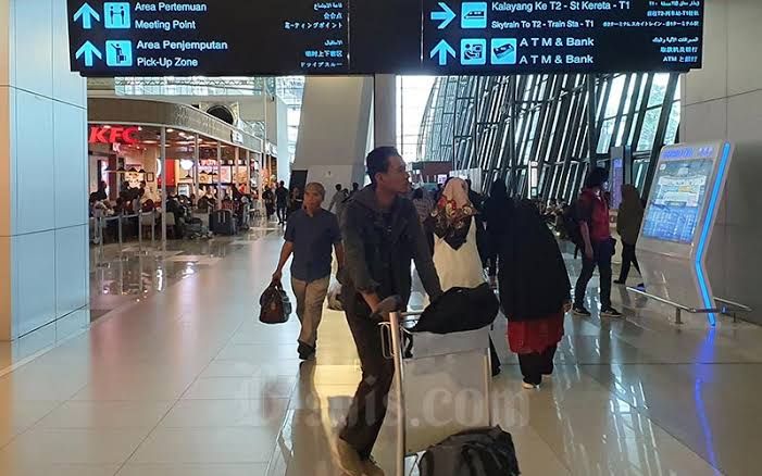 Kondisi Bandara yang Mulai Dipadati Penumpang. Sumber Ekonomi Bisnis